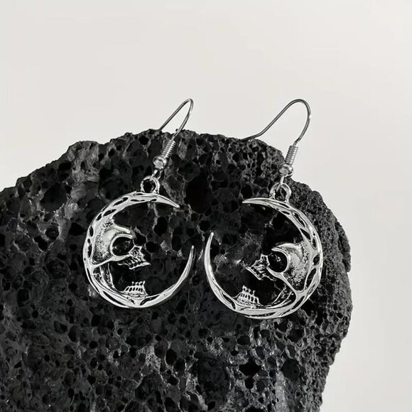 NEW Skull earrings, crescent skull jewelry, goth jewelry, punk earring, skeleton - Picture 5 of 5
